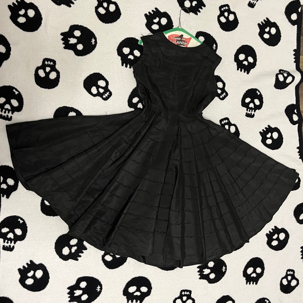 Vintage 1950s full skirt black dress w/ lurex ***Needs Repairs**** L
